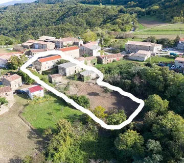 Kompleks kuća u centru Istre sa pogledom na jezero - Grimalda, Cerovlje
