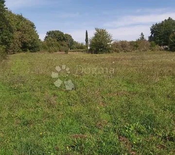 Poljoprivredno zemljište u blizini sela - Barban