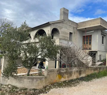Bilice – Kuća Za Investiciju Ili Obitelj - Stubalj, Bilice