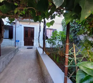 Mali Lošinj- dvije samostojeće kuće 100 m od mora - cover