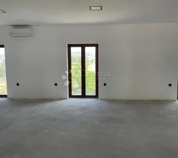 Odličan poslovni prostor u centru Viškova - Viškovo