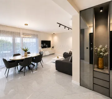 Crno, Zadar - Luksuzni trosobni stan 100 m2, prizemlje s bazenom