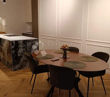 Rijeka, renoviran gospodski stan nadomak centra – 85 m², balkon, odmah useljiv