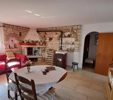 Dva stana u kući u okolici Novigrada - Bužinija, Novigrad