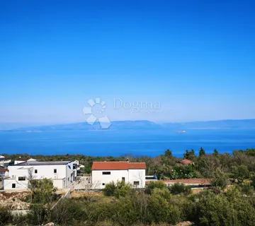 EKSKLUZIVNO – Građevinsko zemljište s pogledom na more, projekt i prijava gradnje – 1.948 m² - Drenje, Raša