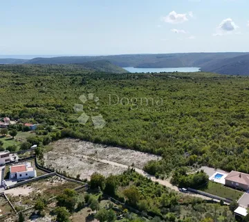 GRAĐEVINSKO ZEMLJIŠTE NADOMAK MORA! Okolica Labina