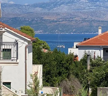 Prodaje Se – Šarmantna Obiteljska Kuća S Velikom Okućnicom – Supetar, Bra
