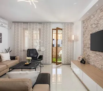 Drenova -kuća 126m2,dva stana ,kompletno adaptirana!! - Rijeka