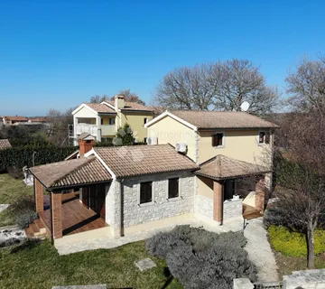 Poreč okolica, šarmantna istarska kamena kuća s bazenom