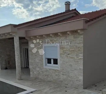 NOVOGRADNJA! Moderna rustikalna prizemnica s bazenom (prodaja) - Vrsi
