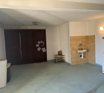 OPATIJA, centar, kuća 300m2, S POGLEDOM