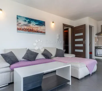 KLIMNO, apartman na samo 250m od mora - cover