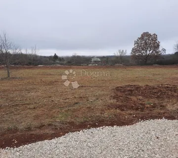 Poljoprivredno zemljište na odličnoj lokaciji - Vodnjan