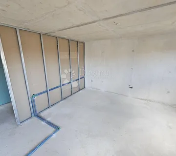 Trosoban stan s 2 garažna parking mjesta u novogradnji! Kaštel Lukšić - Kaštel Lukšić, Kaštela