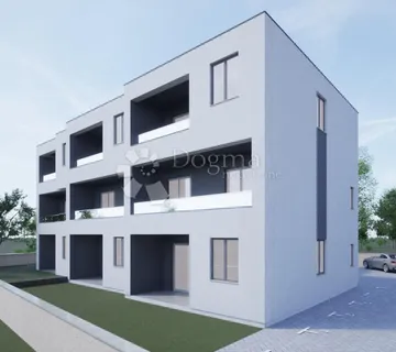 Dvoetažni stan sa vrtom - Vodice