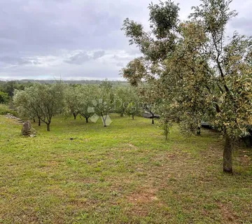 SAMO KOD NAS! GRAĐEVINSKO ZEMLJIŠTE 1,5 km OD MORA - cover