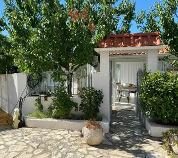 PETRČANE - PROSTRANI DVOETAŽNI STAN S VRTOM 119,24 m2 - Petrčane, Zadar