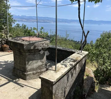 LOVRAN -KUĆA SA VELIKOM OKUĆNICOM I OTVORENIM POGLEDOM NA MORE! - cover