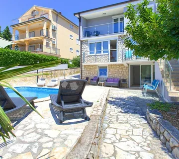 NOVI VINODOLSKI, DVOJNA KUĆA SA BAZENOM, TIK DO MORA - cover