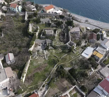 Karlobag, Građevinsko Zemljište 190 M2