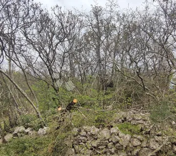 Građevinsko zemljište na mirnoj lokaciji - Dobrinj