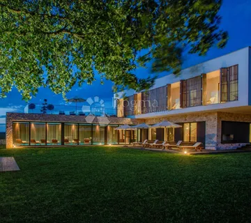 Jedinstvena vila sa grijanim bazenom i pogledom na more - Poreč