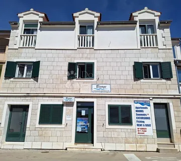 Prostrana kuća u centru Jezera, Murter, 550 m2 - cover
