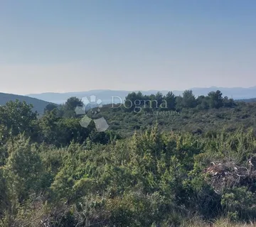 Građevinsko zemljište na mirnoj lokaciji sa pogledom na more - Debeljak, Sukošan