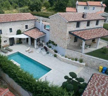 Dvije Samostojeće Kamene Kuće S Bazenima! - Vižinada