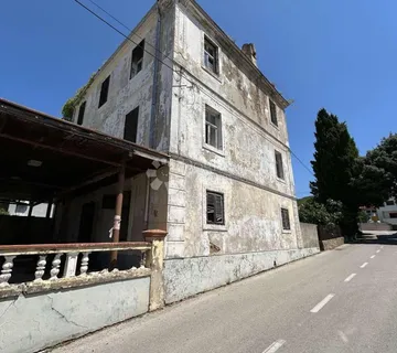 Građevina Za Prenamjenu U Hotel Na Atraktivnoj Lokaciji - Punat
