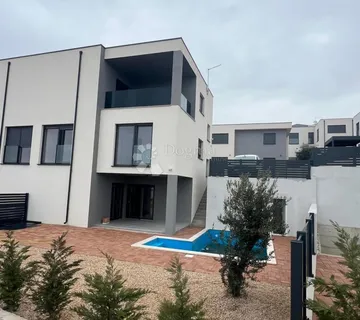 Vodice - luksuzna dvojna kuća sa bazenom i pogledom S2 - cover