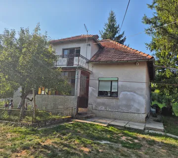 Kuća s gospodarskom zgradom, pomoćnim objektom i voćnjakom u blizini Tuheljskih Toplica - cover