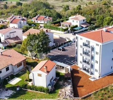 Poreč okolica - stan u prizemlju s vrtom 7 km do mora