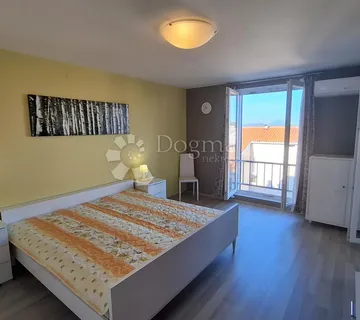 MALI LOŠINJ U BLIZINI SVEGA - cover