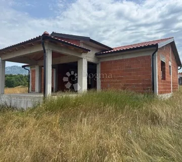 KUĆA/ZAPOČETA GRADNJA U KRŠANU - cover