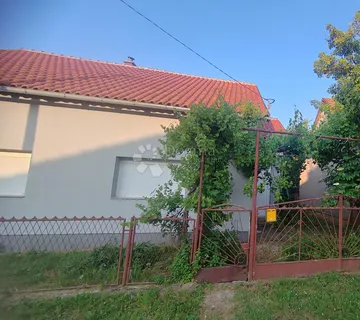 KUĆA VISOKA PRIZEMNICA-CENTAR - cover