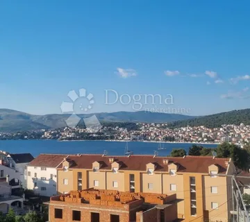 Moderan Stan S Krovnom Terasom I Pogledom Na More - Okrug Gornji, Okrug