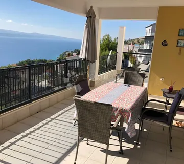 Komforan stan Mimice 100m2 (parking,bazen) - Mimice, Omiš