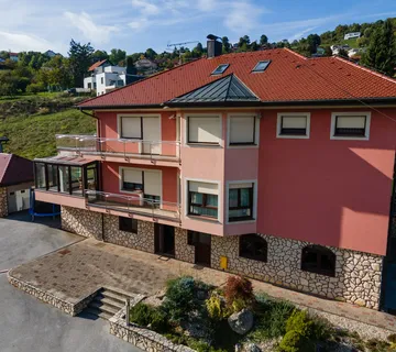 EKSKLUZIVNA VILA U PODNOŽJU MEDVEDNICE - LUKSUZ I KOMFOR NA 550m2 - Zagreb