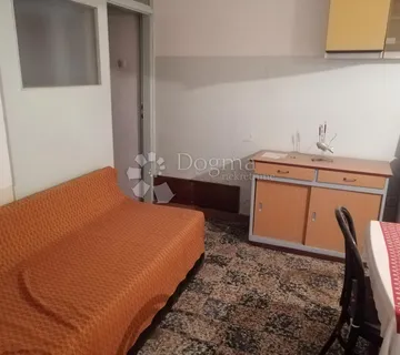 ŠIBENIK, stan u centru sa pogledom na more