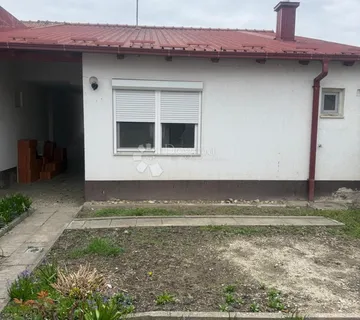 KUĆA ZA RUŠENJE SA NOVOM GRAĐEVINSKOM - cover