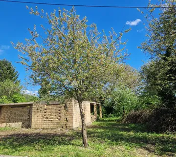 Građevinsko zemljište Lug s građevinskom dozvolom - Lug, Bilje