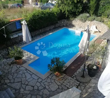 Njivice - predivna prizemna etaža sa bazenom - Njivice, Omišalj
