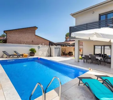 Moderna kuća sa bazenom u blizini mora - cover