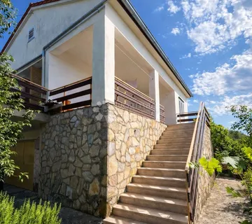 UGLJAN - kuća 144 m2 s velikom okućnicom (1336 m2) - Ugljan, Preko