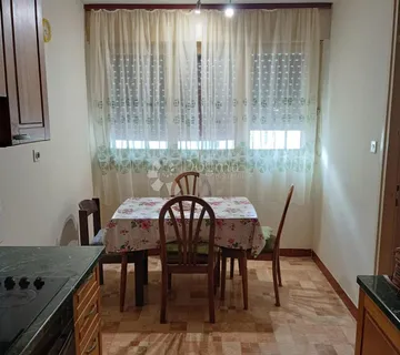 Jednosoban stan s velikim balkonom, Spinut - cover