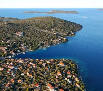 Odlična investicija-poljoprivredno zemljište na Drveniku 3.276m2 - Drvenik Veliki, Trogir