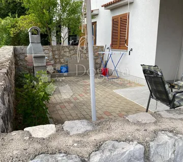 Apartman U Prizemlju, 2s+db, Sa Okućnicom I Parkingom - Linardići, Krk