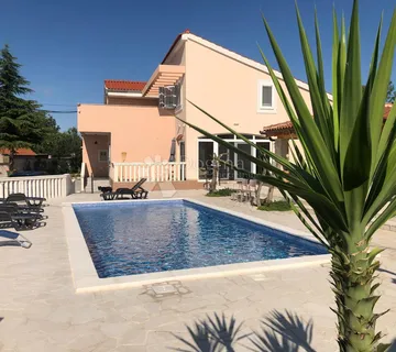PRILIKA! Predivna vila s bazenom u zaleđu Vodica - Čista Mala, Vodice