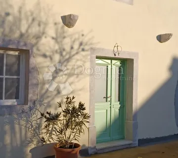 Sunčana kamena oaza mira – Otok Krk - cover